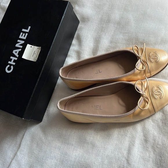 Authentic CHANEL flats! Size 36.5 comes with original Chanel box. - Picture 4 of 4